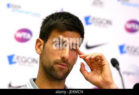 Serbiens Novak Djokovic im Rahmen einer Pressekonferenz am Tag vier der AEGON International in Devonshire Park, Eastbourne. Stockfoto