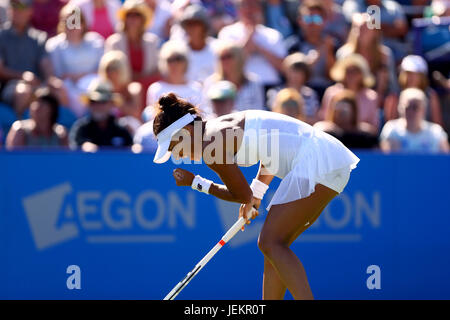 Großbritanniens Heather Watson feiert ihr Match gegen die Slowakei Dominika Cibulkova tagsüber vier der AEGON International in Devonshire Park, Eastbourne. Stockfoto