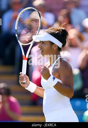 Großbritanniens Heather Watson feiert ihr Match gegen die Slowakei Dominika Cibulkova tagsüber vier der AEGON International in Devonshire Park, Eastbourne. Stockfoto