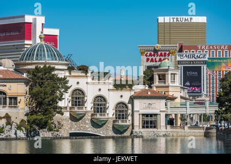 Geschäfte und Wasserbrunnen im Bellagio Hotel and Casino Stockfoto