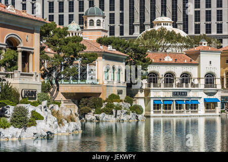 Geschäfte und Wasserbrunnen im Bellagio Hotel and Casino Stockfoto