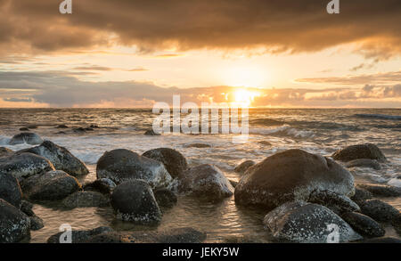 Sonnenuntergang an Na Pali Küste vom Ke'e Strand Stockfoto