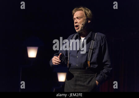 Alles für das Theater spielen "Große Freiheit Nr. 7" im St. Pauli Theater mit: Volker Lechtenbrink wo: Hamburg, Deutschland bei: 26. Mai 2017 Stockfoto