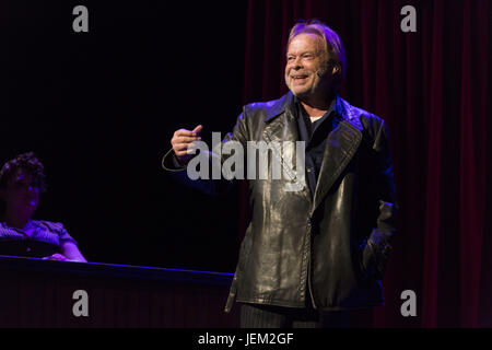 Alles für das Theater spielen "Große Freiheit Nr. 7" im St. Pauli Theater mit: Volker Lechtenbrink wo: Hamburg, Deutschland bei: 26. Mai 2017 Stockfoto