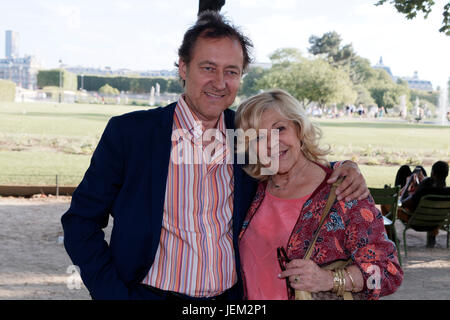 Paris, Frankreich. 23. Juni 2017. Jean-Christophe Molinier und Nicoletta besuchen Sie 2017 Fête des Tuileries, am 23. Juni 2017 in Paris, Frankreich. Kredit: Bern Stockfoto