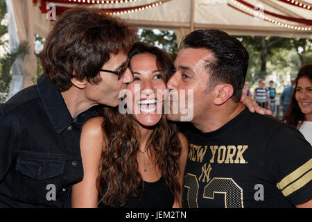 Paris, Frankreich. 23. Juni 2017. Jean Luc Lahaye, seine Tochter Margaux Lahaye und Albert Kassabi (Bébert aus Forbans) besuchen 2017 Fête des Tuileries, Stockfoto