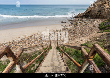 Rostige Strand Treppe Dume Cove in Malibu, Kalifornien. Stockfoto