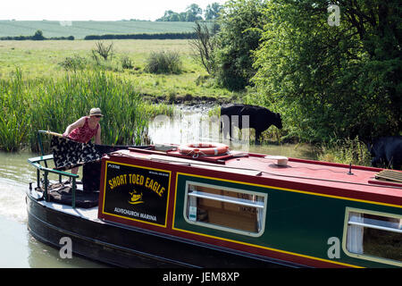Ein Narrowboat am Grand Union Canal bei Bascote sperrt, Warwickshire, England, UK Stockfoto