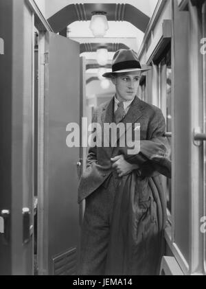 Leslie Howard, am Set des britischen Films "Service für Damen (veröffentlicht in den USA als"Reserviert für Damen"), 1932 Stockfoto