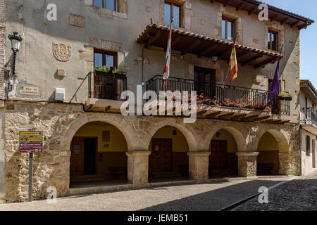 FRIAS Rathaus, Provinz Burgos und erklärte eines der schönsten Dörfer in Spanien, Kastilien und Leon, Europa. Stockfoto