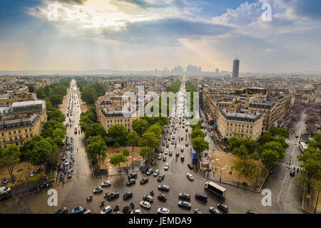 Skyline von Paris La Défense Blick vom Arc de Triomphe, Paris, Frankreich Stockfoto