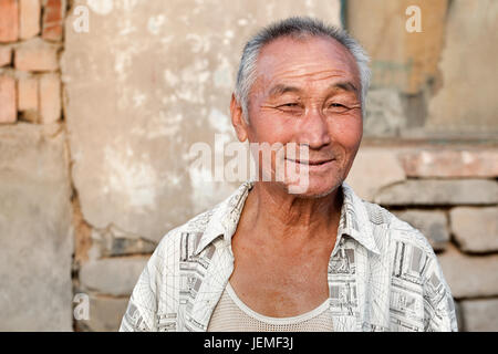 Porträt einer männlichen Senioren. Die Bevölkerung der älteren Menschen (60 und älter) in China 128 Millionen, einer von zehn Menschen, die weltweit größte. Stockfoto