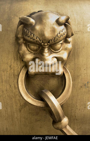 Bronze ornamentale Abbildung mit Hörnern und einer Kette, oft als Dekoration auf Kunstgegenstände, Peking, China verwendet Stockfoto