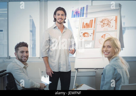 Zusammengesetztes Bild der globalen Business-Schnittstelle Stockfoto