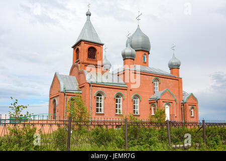 Orthodoxe Kirche der Heiligen Cosmas und Damian im Dorf Verkh-Chebula Stockfoto