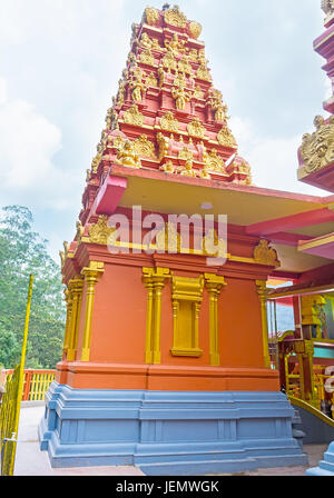 Die hellen Farben und interessante Architektur der restaurierten Seetha Amman Tempel, Nuwara Eliya, Sri Lanka. Stockfoto