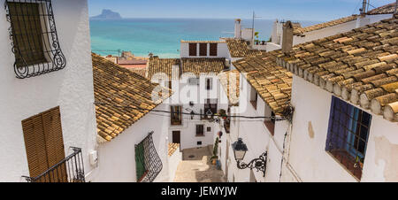 Panorama von weiß getünchten Häusern in der Altstadt von Altea, Spanien Stockfoto