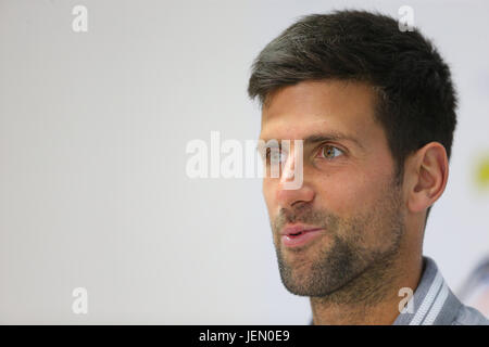 Eastbourne, Vereinigtes Königreich. 26. Juni 2017.  Novak Djokovic Serbien spricht auf einer Pressekonferenz während Tag zwei der Aegon International Eastbourne am 26. Juni 2017 in Eastbourne, England Credit: Paul Terry Foto/Alamy Live News Stockfoto