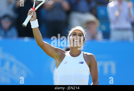 Eastbourne, Vereinigtes Königreich. 26. Juni 2017.  Heather Watson aus Großbritannien zu feiern, nach dem Sieg gegen Dominika Cibulkova der Slowakei tagsüber zwei von Aegon International Eastbourne am 26. Juni 2017 in Eastbourne, England Credit: Paul Terry Foto/Alamy Live News Stockfoto