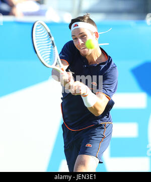 Eastbourne, Vereinigtes Königreich. 26. Juni 2017. Cameron Norrie Großbritanniens in Aktion gegen Horacio Zeballos von Argentinien während Tag zwei der Aegon International Eastbourne am 26. Juni 2017 in Eastbourne, England Credit: Paul Terry Foto/Alamy Live News Stockfoto