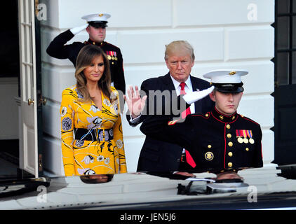 Washington, USA. 26. Juni 2017. US-Präsident Donald J. Trump und First Lady Melania Trump Abschied von Premierminister Narendra Modi von Indien nach dem weißen Haus in Washington, DC auf Montag, 26. Juni 2017. Bildnachweis: MediaPunch Inc/Alamy Live-Nachrichten Stockfoto