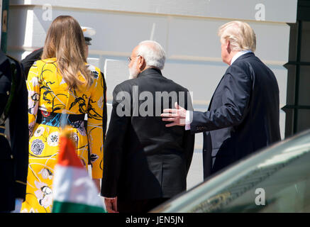 Washington, USA. 26. Juni 2017. US-Präsident Donald J. Trump und First Lady Melania Trump willkommen Premierminister Narendra Modi von Indien ins Weiße Haus in Washington, DC auf Montag, 26. Juni 2017. Bildnachweis: MediaPunch Inc/Alamy Live-Nachrichten Stockfoto