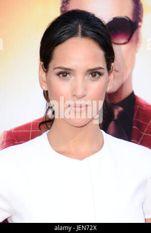 Hollywood, CA, USA. 26. Juni 2017. 26. Juni 2017 - Hollywood, Kalifornien - Adria Arjona. '' House'' Los Angeles Premiere in TCL Chinese Theatre in Hollywood statt. Bildnachweis: Birdie Thompson/AdMedia Credit: Birdie Thompson/AdMedia/ZUMA Draht/Alamy Live-Nachrichten Stockfoto