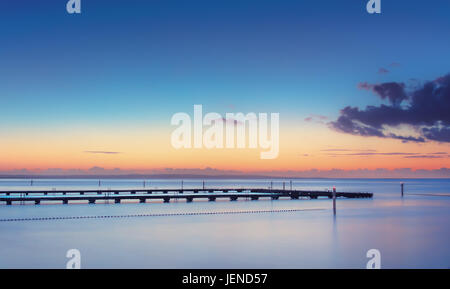 Holzsteg am Sonnenaufgang, Busselton, Western Australia, Australien Stockfoto