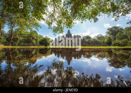 Reflexion der Bayon-Tempel, Angkor Wat, Siem Reap, Kambodscha Stockfoto