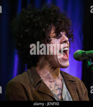 Bala Cynwyd, PA, USA. 31. Mai 2017. US-amerikanischer Singer-Songwriter LP Besuche Radio 104.5 des Performance-Theater. Stockfoto