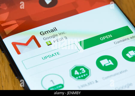 Eine Nahaufnahme der Gmail App installieren Bildschirm für ein smartphone Stockfoto