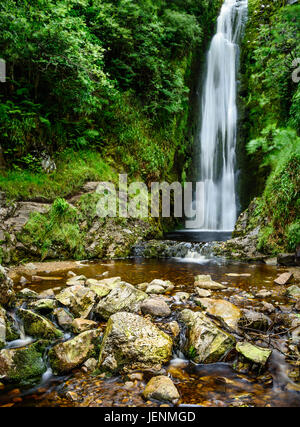 Die schöne 40ft Glenevin Wasserfall in der Nähe von Clonmany Dorf in der Grafschaft Donegal Stockfoto