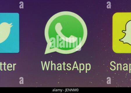 Eine Nahaufnahme der WhatsApp App auf einem Smartphonebildschirm Stockfoto