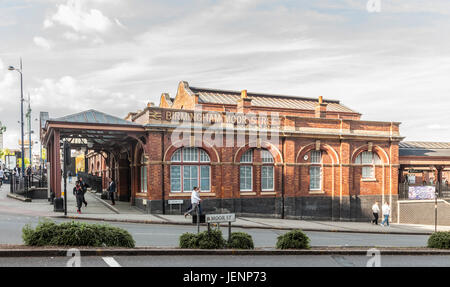 Ende der 1930er-Jahre Stil Renovierung der zweitgrößte Bahnhof Birmingham Moor Street Station. England, UK. Stockfoto