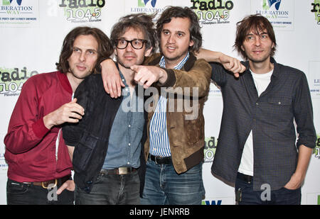 Bala Cynwyd, PA, USA. 2. Juni 2017. Französische Alternative-Rock-Band Phoenix Besuch Radio 104.5 des Performance-Theater. Stockfoto