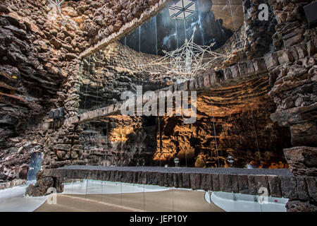 Konzertsaal im Jameos del Agua entwickelt von César Manrique als Touristenattraktion in vulkanischer Lava-Tunnel Stockfoto