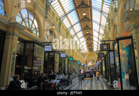 Menschen-Shop im Royal Arcade in Melbourne Australien. Royal Arcade ist ein Erbe Einkaufspassage in Melbourne, ursprünglich errichtet im Jahre 1870 Stockfoto