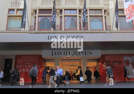 David Jones Kaufhaus in der Innenstadt von Melbourne Australien besuchen Menschen. Stockfoto