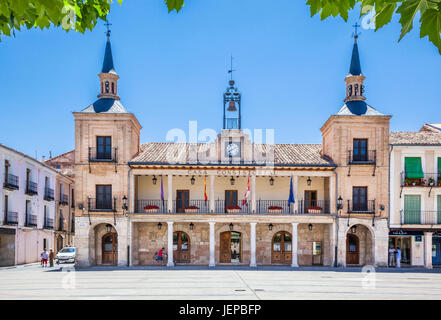 Spanien, Kastilien und Leon, Burgo de Osma, Plaza Mayor und Rathaus Stockfoto