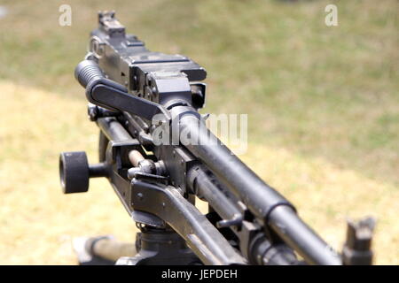 Flachen Fokus Schuss von einem L7A2 KPMG "GIMPY" allgemeine Zweck Maschinengewehr montiert auf Stativ Stockfoto