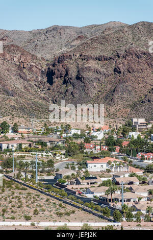 Blick auf die Stadt Boulder Stadt mit Bergen im Hintergrund Stockfoto