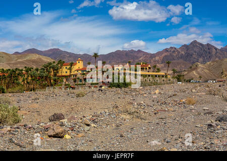 Furnace Creek Inn, historisches Hotel, gebaut von Pacific Coast Borax Company eröffnet 1927, Death Valley Nationalpark, Death Valley, Kalifornien Stockfoto