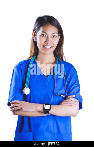 Asiatische Krankenschwester mit Stethoskop Kreuzung Arme Stockfoto