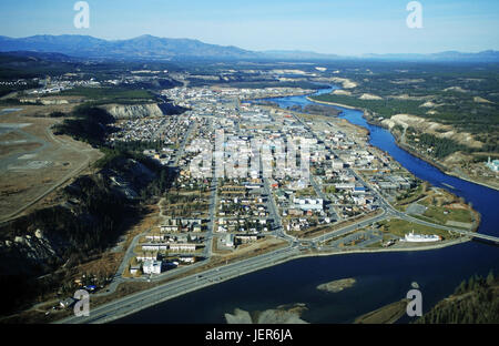 Whitehorse mit dem Yukon River ist die Hauptstadt des Yukon Territories, Kanada gelegen, Whitehorse am Yukon River Gelegen ist Die Hauptstadt des Yukon Stockfoto