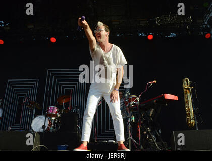 Michael Fitzpatrick musical Fitz Wutanfälle führt auf der Bühne während Arroyo Seco Wochenende Juni 25,2017 Brookside Golf Kurs in Pasadena, Kalifornien. Stockfoto