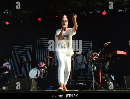 Michael Fitzpatrick musical Fitz Wutanfälle führt auf der Bühne während Arroyo Seco Wochenende Juni 25,2017 Brookside Golf Kurs in Pasadena, Kalifornien. Stockfoto