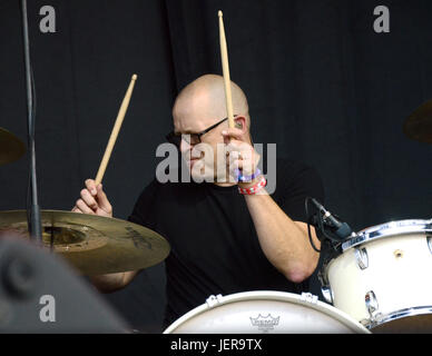 Patrick Wilson Weezer führt auf der Bühne während Arroyo Seco Wochenende Juni 25,2017 Brookside Golf Kurs in Pasadena, Kalifornien. Stockfoto