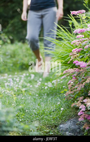 Frau im Garten Stockfoto