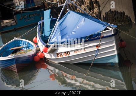 Fishning Boot im Hafen von Beadnell, Northumberland Stockfoto