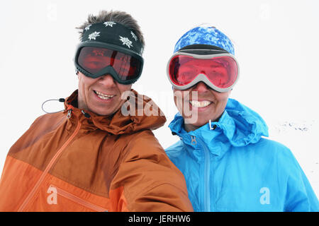 Lächelnde paar tragen Ski Brille Stockfoto